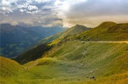 行客归程去似云谢得天公